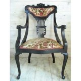 画像: 木彫りの椅子