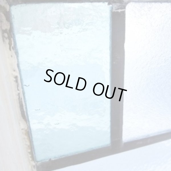 画像4: 赤い蕾と色合いの違う葉っぱが可愛らしい♪イギリスアンティークステンドグラス