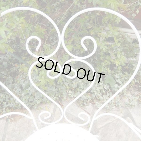 画像16: デザインが可愛い!!白いガーデンテーブル＆アーム付チェアーセット♪